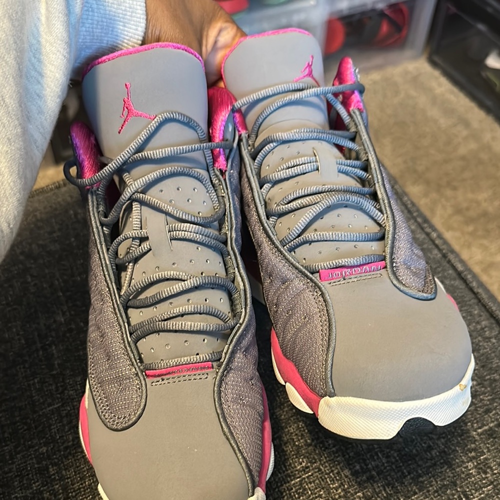 Jordan 13 (GS)Gray and Pink - Picture 3 of 11